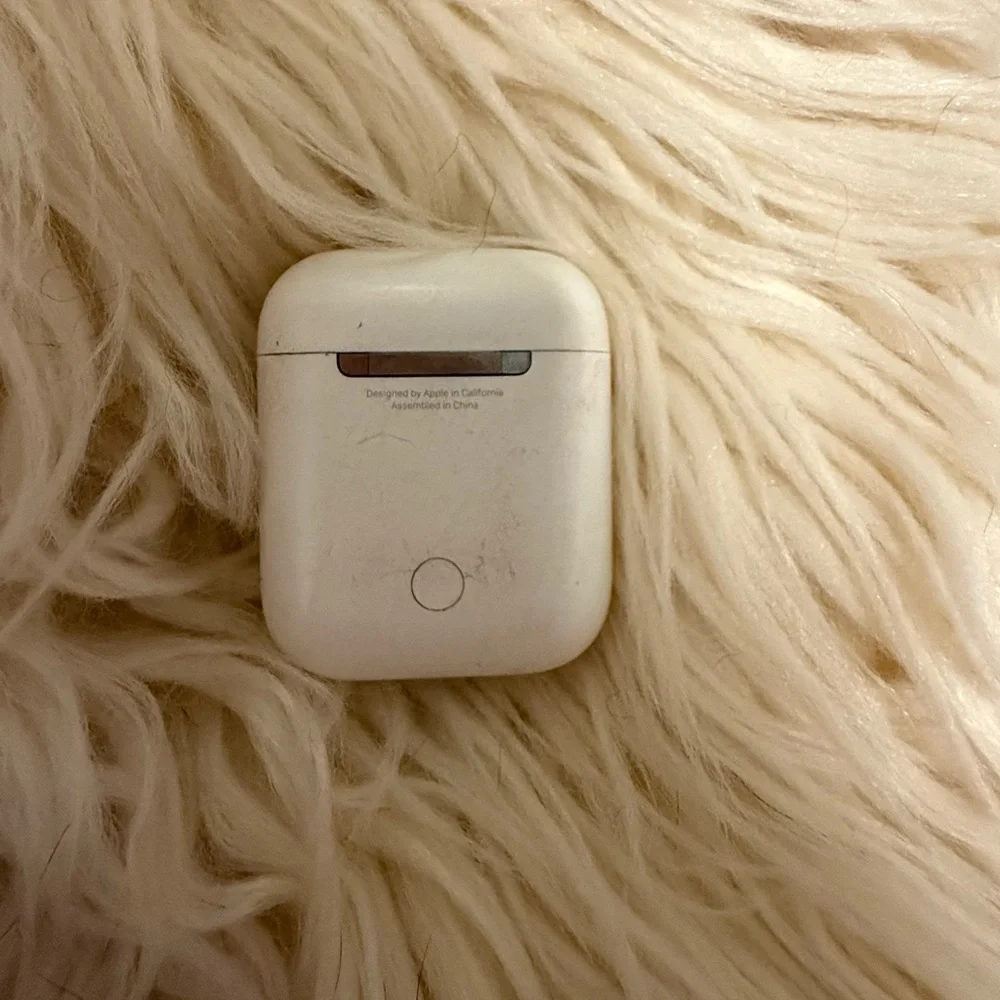 Apple AirPods First Gen *see description*
